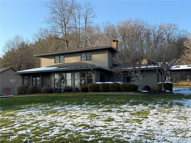 9201 N Shore Drive NE, Mineral City, OH 44656