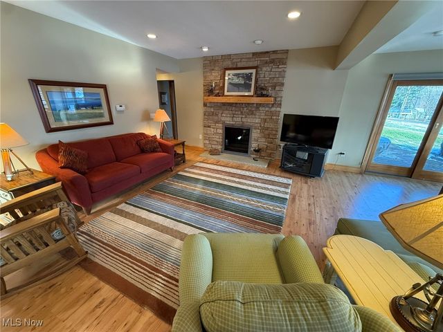 9201 N Shore Drive NE, Mineral City, OH 44656