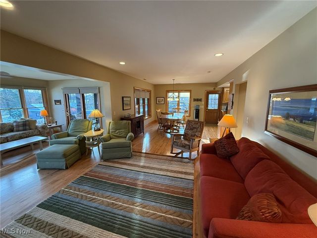 9201 N Shore Drive NE, Mineral City, OH 44656