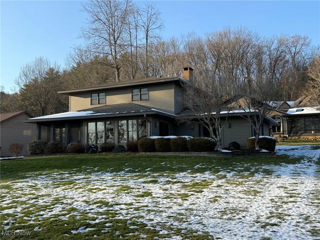 9201 N Shore Drive NE, Mineral City, OH 44656