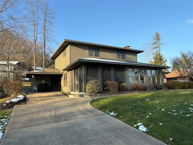 9201 N Shore Drive NE, Mineral City, OH 44656