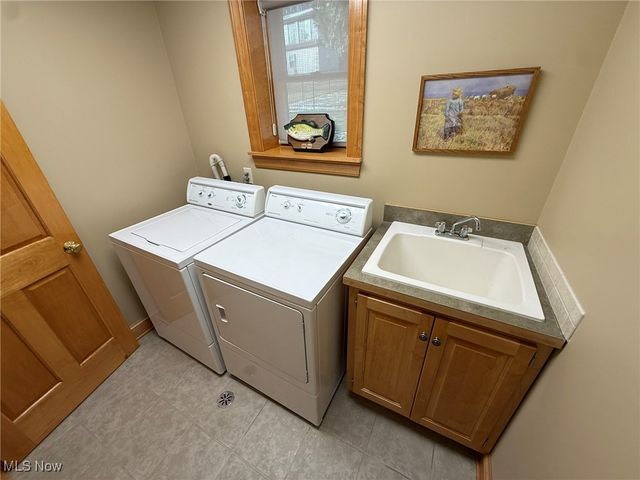 9201 N Shore Drive NE, Mineral City, OH 44656