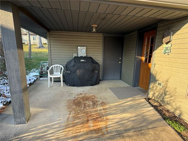 9201 N Shore Drive NE, Mineral City, OH 44656