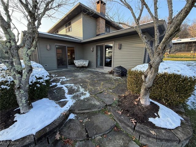 9201 N Shore Drive NE, Mineral City, OH 44656