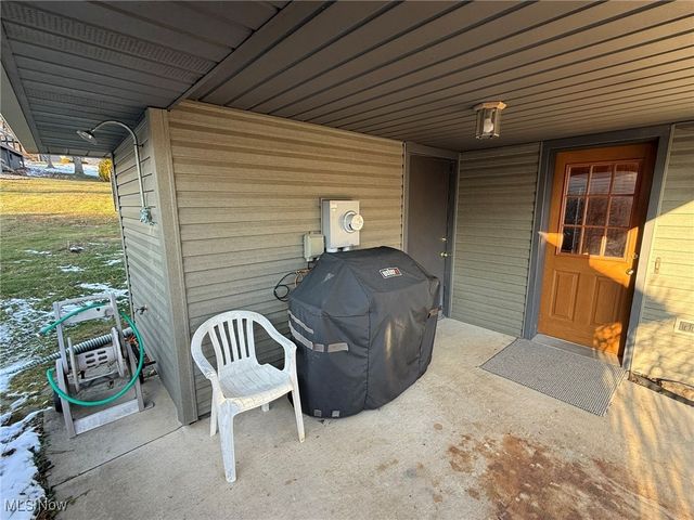 9201 N Shore Drive NE, Mineral City, OH 44656