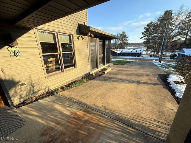 9201 N Shore Drive NE, Mineral City, OH 44656