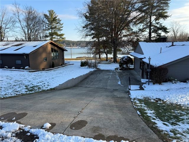 9201 N Shore Drive NE, Mineral City, OH 44656