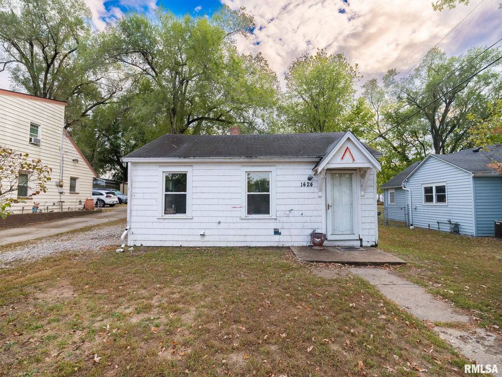 1424 HENRY Street, Pekin, IL 61554