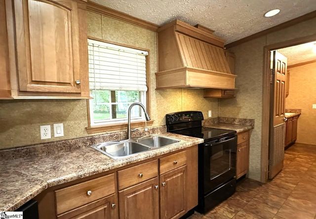 116 Lakeside Drive, Taylors, SC 29687
