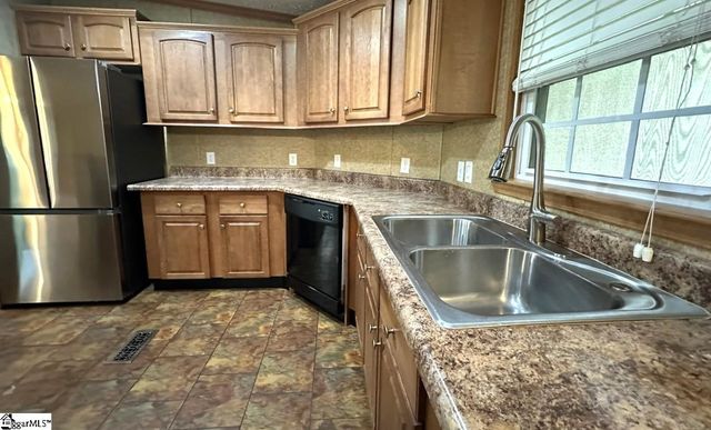 116 Lakeside Drive, Taylors, SC 29687