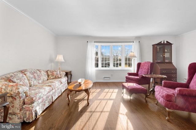 22 OLD COLONY LN, Marlton, NJ 08053