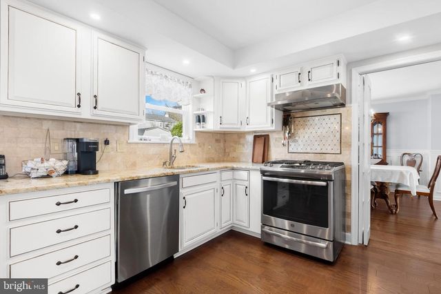 22 OLD COLONY LN, Marlton, NJ 08053