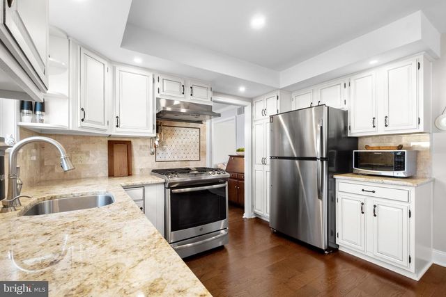 22 OLD COLONY LN, Marlton, NJ 08053