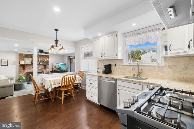 22 OLD COLONY LN, Marlton, NJ 08053