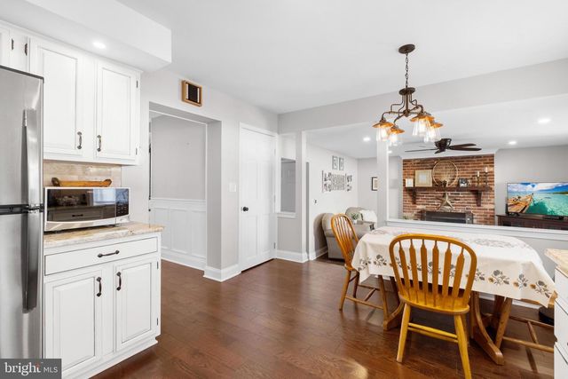 22 OLD COLONY LN, Marlton, NJ 08053