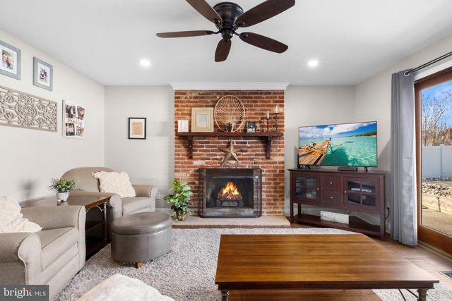 22 OLD COLONY LN, Marlton, NJ 08053