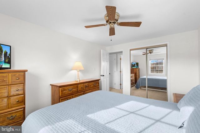 22 OLD COLONY LN, Marlton, NJ 08053