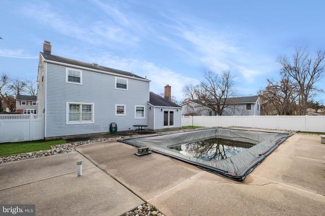 22 OLD COLONY LN, Marlton, NJ 08053