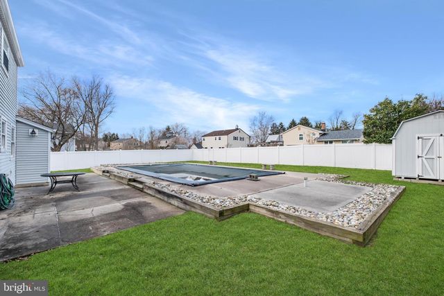 22 OLD COLONY LN, Marlton, NJ 08053