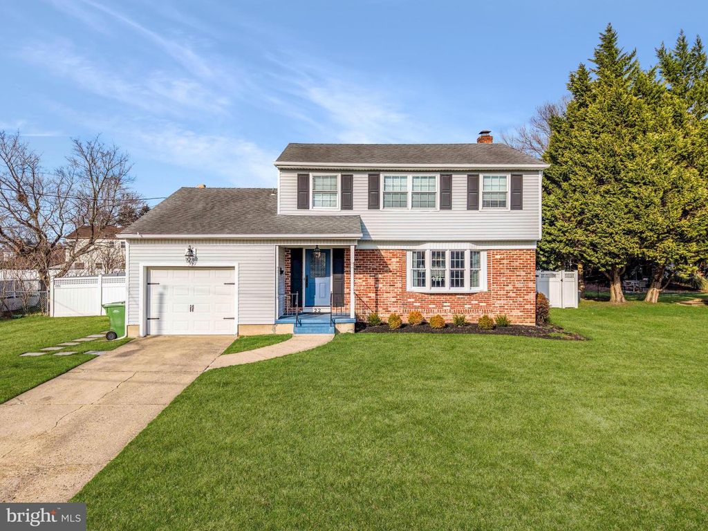 22 OLD COLONY LN, Marlton, NJ 08053