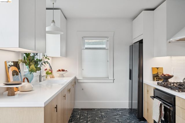 2921 55Th Ave, Oakland, CA 94605