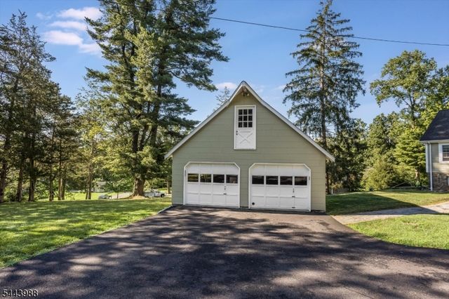 16 Chester Place, Chester Twp., NJ 07930