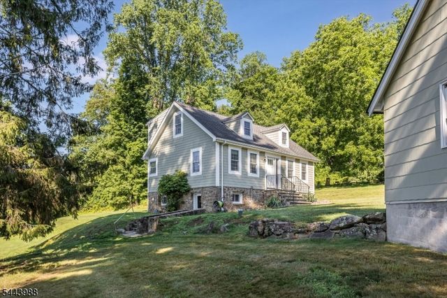 16 Chester Place, Chester Twp., NJ 07930