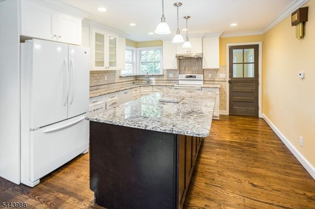 16 Chester Place, Chester Twp., NJ 07930