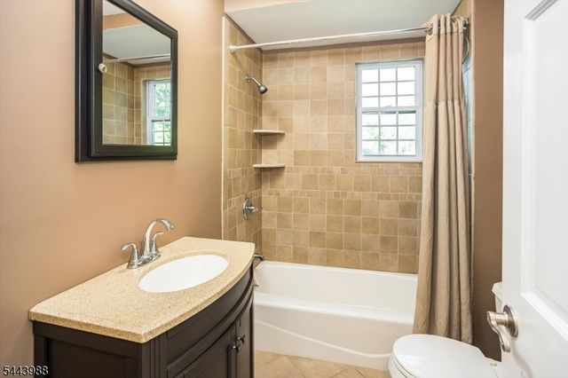 16 Chester Place, Chester Twp., NJ 07930