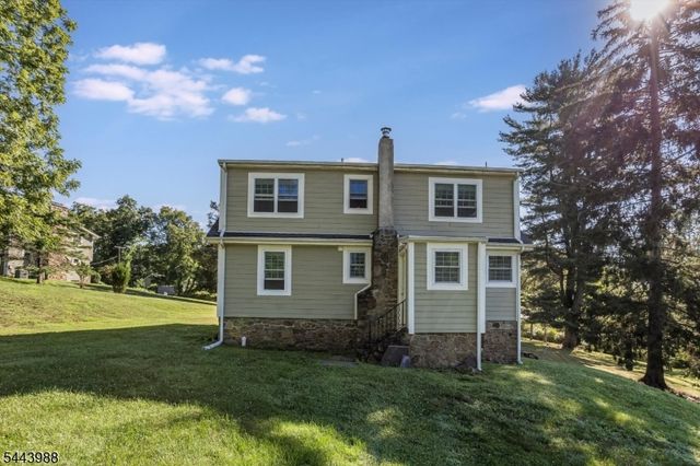 16 Chester Place, Chester Twp., NJ 07930