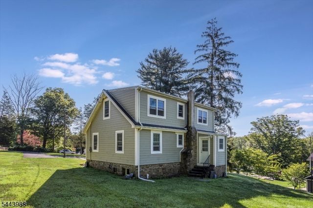 16 Chester Place, Chester Twp., NJ 07930