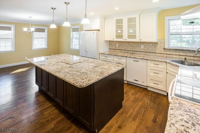 16 Chester Place, Chester Twp., NJ 07930