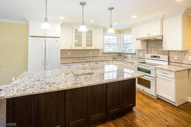 16 Chester Place, Chester Twp., NJ 07930