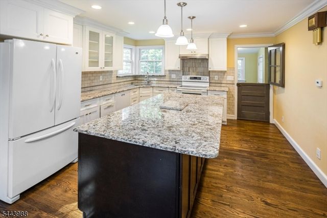 16 Chester Place, Chester Twp., NJ 07930