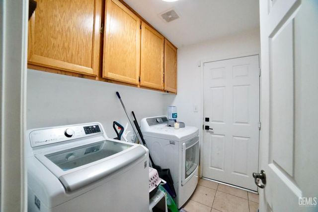 400 Dry Meadow Lane, Bakersfield, CA 93308