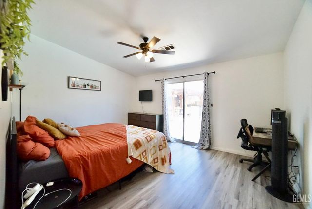 400 Dry Meadow Lane, Bakersfield, CA 93308