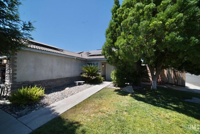 400 Dry Meadow Lane, Bakersfield, CA 93308