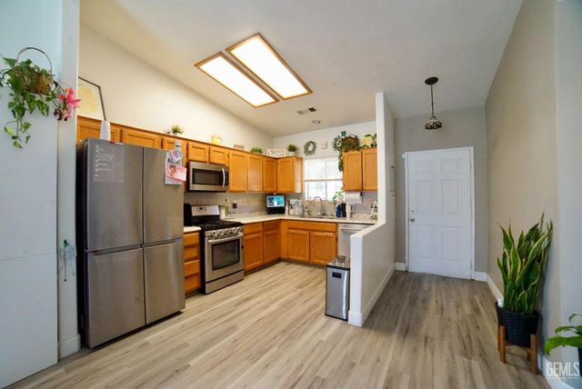 400 Dry Meadow Lane, Bakersfield, CA 93308