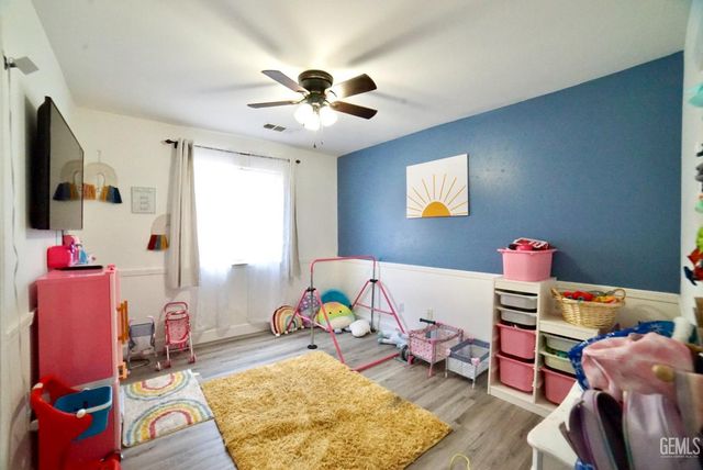 400 Dry Meadow Lane, Bakersfield, CA 93308