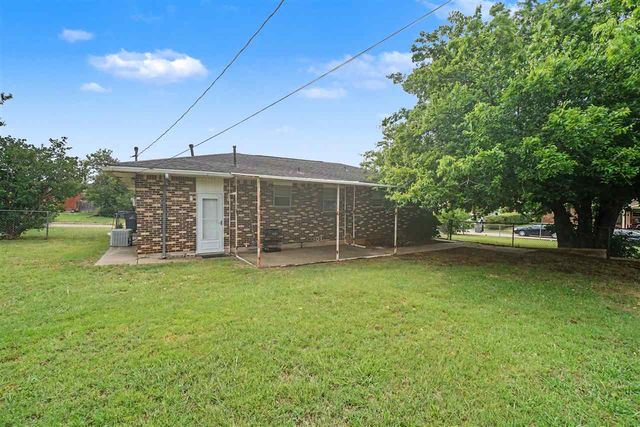 502 NW 59th St, Lawton, OK 73505