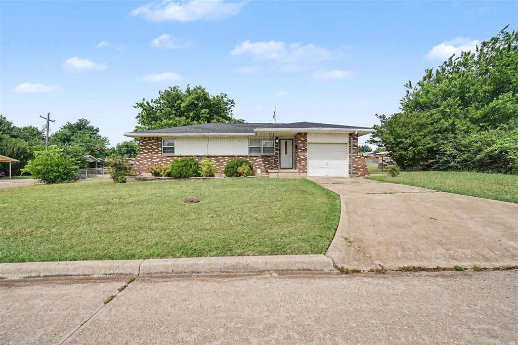 502 NW 59th St, Lawton, OK 73505