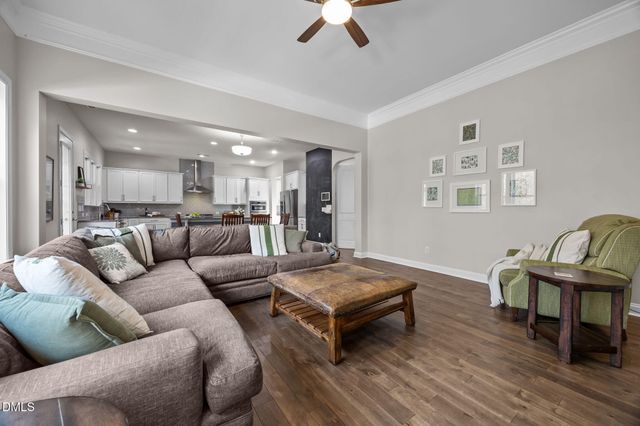 724 Peninsula Forest Place, Cary, NC 27519