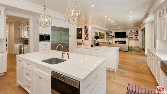 15272 Valley Vista Boulevard, Sherman Oaks, CA 91403