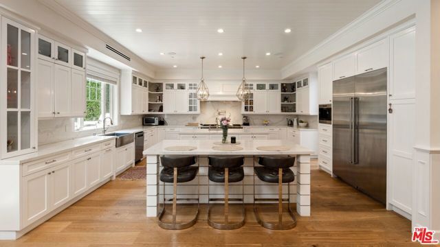 15272 Valley Vista Boulevard, Sherman Oaks, CA 91403