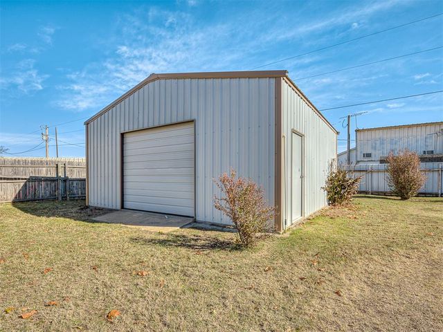 1220 N Carr Drive, Newcastle, OK 73065