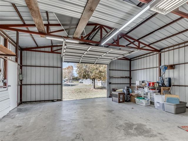 1220 N Carr Drive, Newcastle, OK 73065
