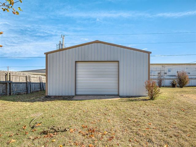 1220 N Carr Drive, Newcastle, OK 73065