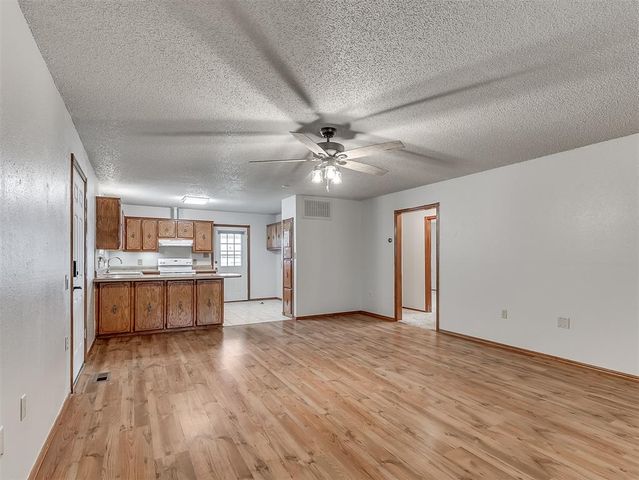 1220 N Carr Drive, Newcastle, OK 73065