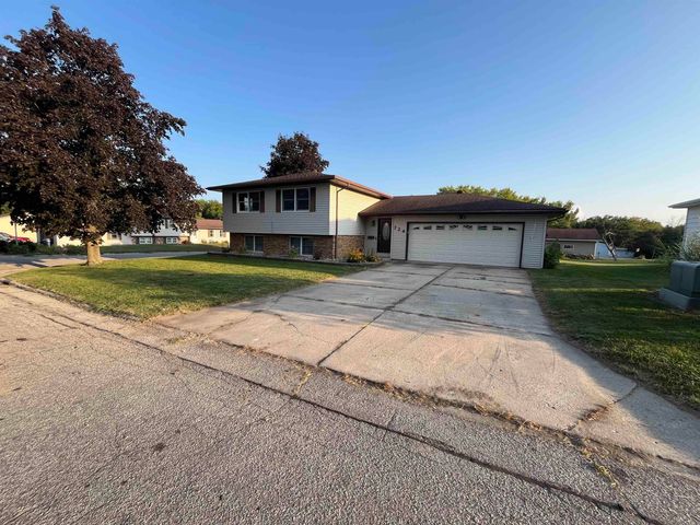 724 17th Avenue, Gilbertville, IA 50634