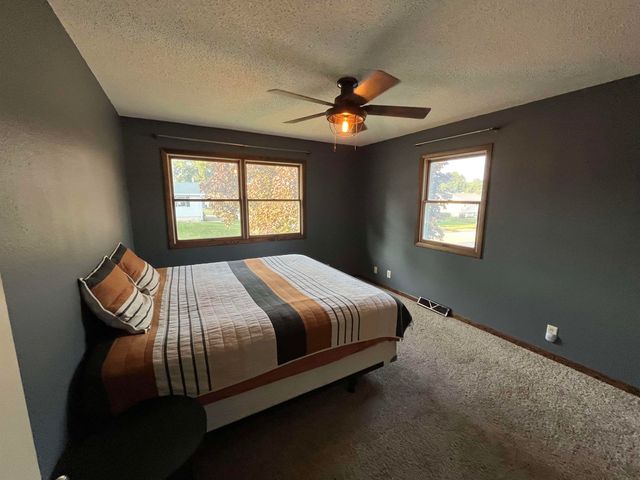 724 17th Avenue, Gilbertville, IA 50634